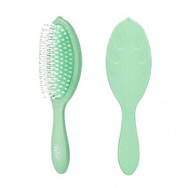 WETBRUSH GO GREEN™ TREATMENT & SHINE HAIR BRUSH WITH SYNTHETIC BRISTLE AND NATURAL OILS, GREEN
